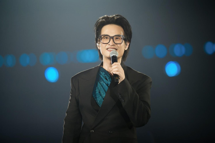 Chương trình khép lại bằng phần trình diễn kéo dài đến gần 0h của Hà Anh Tuấn.