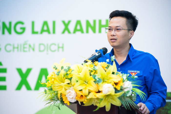 Đồng chí Tạ Hồng Sơn, Ủy viên Ban Chấp hành Trung ương Đoàn, Bí thư Đoàn Thanh niên Bộ Nông nghiệp và Môi trường, nhấn mạnh tầm quan trọng của việc kết nối nguồn lực và mạng lưới viện, trường trên toàn quốc trong công cuộc chuyển đổi xanh. anh-3.jpg