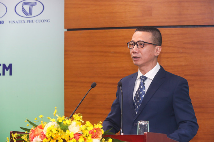 Tổng Giám đốc VNPOLY Trần Huy Thư: Trên cơ sở năng lực và kinh nghiệm hiện có của mỗi bên, các bên thống nhất ký kết Hợp đồng nguyên tắc về việc tiêu thụ sản phẩm xơ PSF do VNPOLY sản xuất. a2-77.jpg