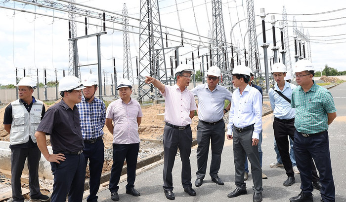 Phó Tổng giám đốc EVNNPT Nguyễn Ngọc Tân yêu cầu các đơn vị huy động lực lượng, đẩy nhanh tiến độ thi công Dự án. Phó Tổng giám đốc EVNNPT Nguyễn Ngọc Tân yêu cầu các đơn vị huy động lực lượng, đẩy nhanh tiến độ thi công Dự án.