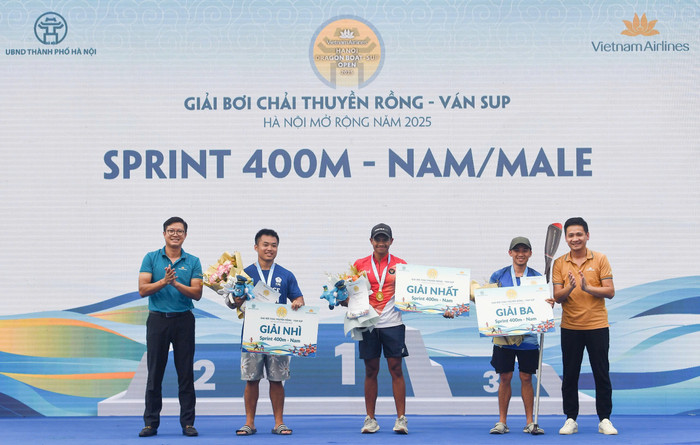 52-ban-to-chuc-trao-huy-chuong-va-phan-thuong-cho-cac-van-dong-vien-dat-thanh-tich-cao-o-cac-noi-dung-van-sup.jpg