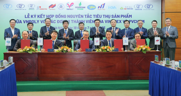 Ký kết hợp đồng nguyên tắc giữa VNPOLY và các đơn vị VINATEX Nam Định, Dệt may Nam Định, Dệt may Hà Nội, Dệt 8/3. 8.jpg