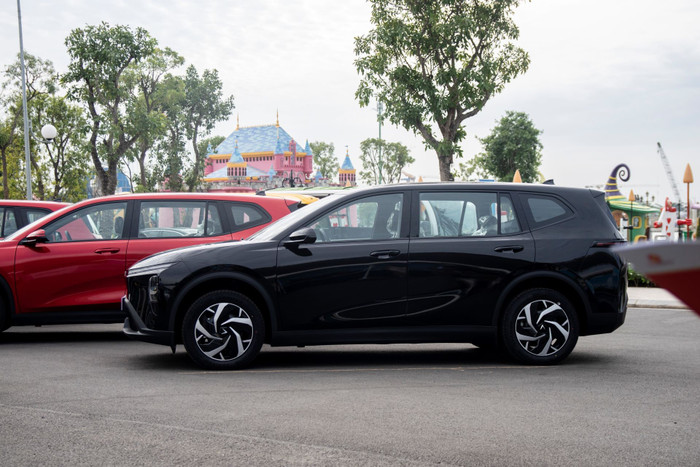 Anh Văn đánh giá cao thiết kế ngoại, nội thất của Limo Green. 2-62.jpg