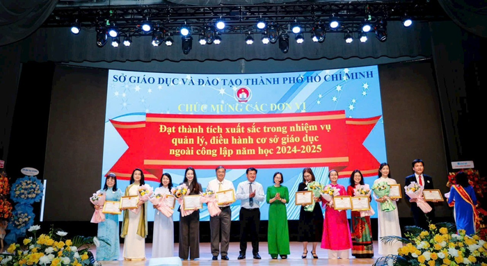Nhiều đơn vị có thành tích nổi bật đã được nhận Giấy khen của Sở Giáo dục và Đào tạo Thành phố Hồ Chí Minh. 1758255139398.png