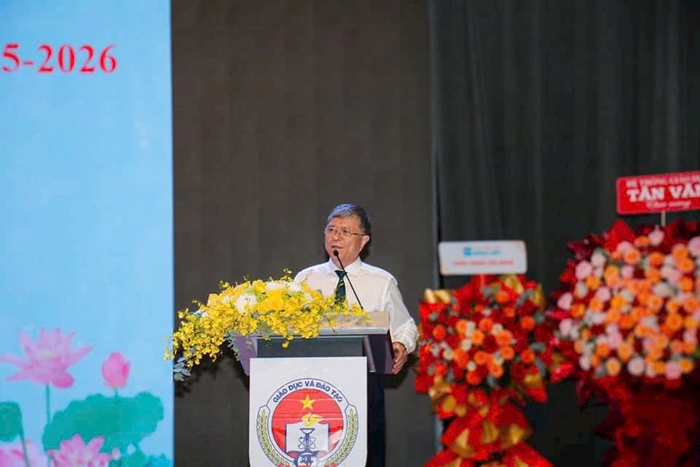 Giám đốc Sở Giáo dục và Đào tạo Thành phố Hồ Chí Minh phát biểu tại Hội nghị. 1758255140384.png