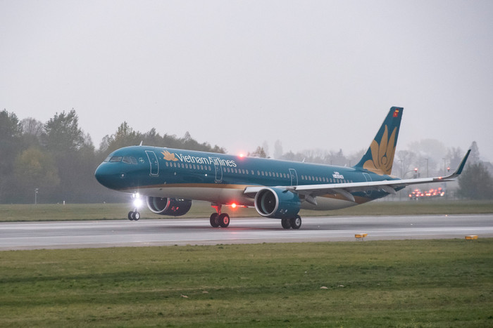 Nhiều chuyến bay bị ảnh hưởng do bão Wipha. vietnam-airlines-phai-dieu-chinh-lich-khai-thac-trong-hai-ngay-11-va-12-6.jpg