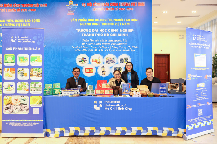 Gian hàng triển lãm các sản phẩm tiêu biểu của ngành Công thương tại đại hội.