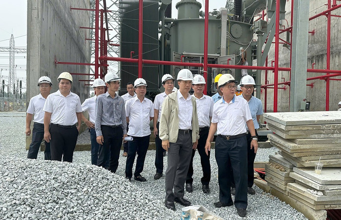 Tổng giám đốc EVNNPT kiểm tra tiến độ thi công Trạm biến áp 500kV Vĩnh Yên và đường dây đấu nối. Tổng giám đốc EVNNPT kiểm tra tiến độ thi công Trạm biến áp 500kV Vĩnh Yên và đường dây đấu nối.