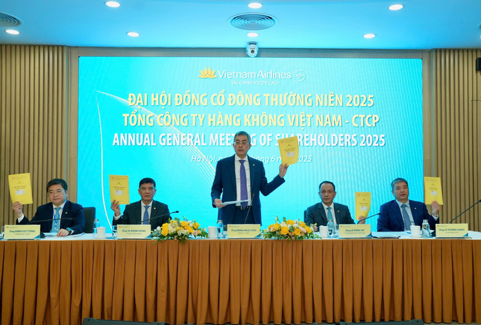 Ban chủ toạ Đại hội cổ đông thường niên 2025 Tổng Công ty Hàng không Việt Nam. 1-ban-chu-toa-dai-hoi-co-dong-thuong-nien-2025-tct-hang-khong-viet-nam.jpg
