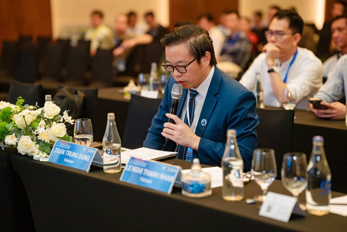 Giáo sư, Tiến sĩ, Bác sĩ Trần Trung Dũng (Giám đốc Trung tâm Chấn thương chỉnh hình & Y học thể thao - Bệnh viện Đa khoa Quốc tế Vinmec) trong vai trò Chủ tọa phiên thảo luận về Công nghệ in 3D tại Hội nghị. anh-4-34.jpg
