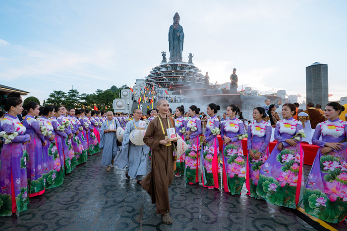 Chủ tịch ICDV gọi núi Bà Đen là hình mẫu cho năm dạng an lạc của Vesak Liên Hiệp Quốc. 2-47.jpg