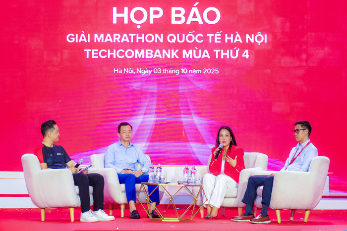 Ngay sau Lễ khai mạc, Giải Marathon Quốc tế Hà Nội Techcombank mùa thứ 4 cũng tổ chức Họp báo để làm rõ hơn các vấn đề mà truyền thông cũng như các vận động viên quan tâm. ngay-sau-le-khai-mac-giai-marathon-quoc-te-ha-noi-techcombank-mua-thu-4-cung-to-chuc-hop-bao-de-lam-ro-hon-cac-van-de-ma-truyen-thong-cung-nhu-cac-vdv-quan-tam.jpg