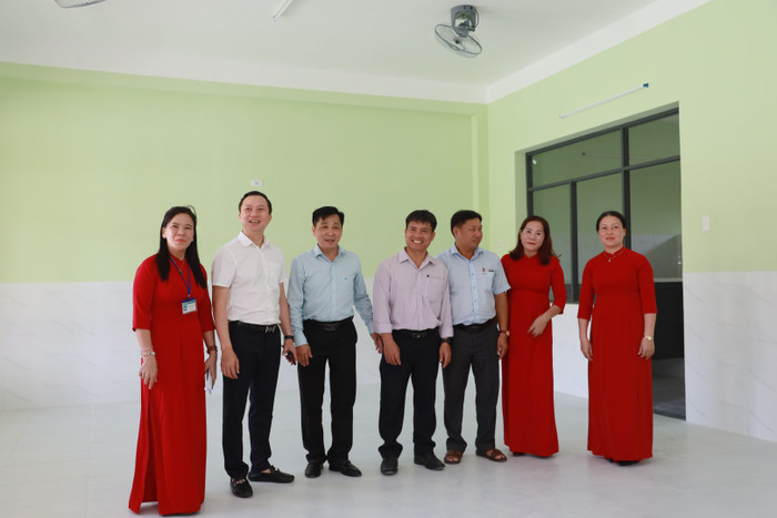Các đại biểu tham quan, kiểm tra các hạng mục công trình tại Trường Mầm non xã Sơn Dung. Các đại biểu tham quan, kiểm tra các hạng mục công trình tại Trường Mầm non xã Sơn Dung.