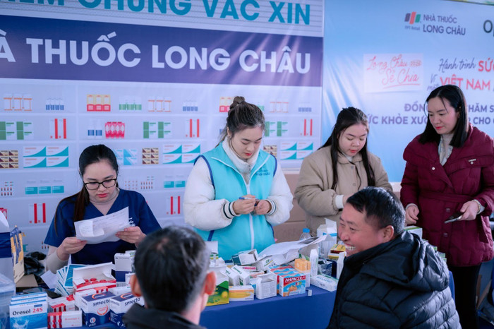 Chương trình “Xuân ấm áp, Tết yêu thương” đến với bà con Tà Xùa (Sơn La).