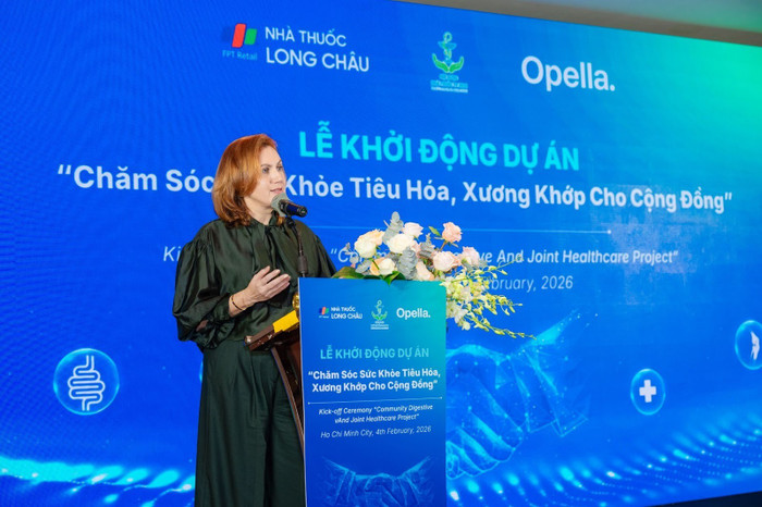Bà Valentina Belcheva - Tổng Giám đốc Opella tại Việt Nam và Campuchia chia sẻ tầm quan trọng của chăm sóc sức khỏe chủ động, đặc biệt trong lĩnh vực tiêu hóa và xương khớp.