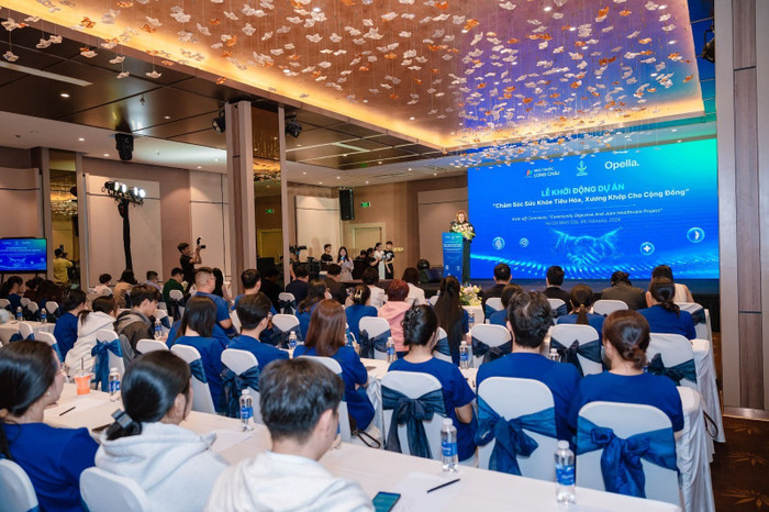 Tại sự kiện, hơn 150 dược sĩ Long Châu có dịp cập nhật kiến thức và trao đổi chuyên môn với các chuyên gia trong lĩnh vực tiêu hoá, xương khớp.