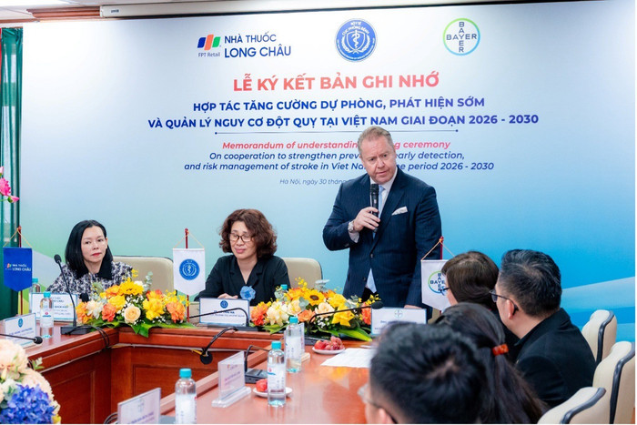 Ông James Alexander - Giám đốc nhánh Dược phẩm Bayer Việt Nam kỳ vọng hợp tác gia tăng cơ hội giúp người dân được chẩn đoán, nhận diện sớm và quản lý tốt bệnh nền, từ đó giảm thiểu nguy cơ đột quỵ.