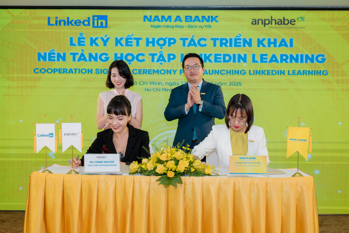 Nam A Bank hợp tác cùng Linkedin Learning và Anphabe phát triển nguồn nhân lực số. giai-thuong-hr-asia-2.jpg