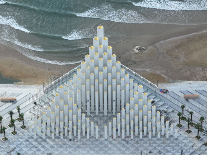 Tháp Tam Thắng và Tượng đài “Giọt nước” là những biểu tượng nhân văn kiến tạo diện mạo đô thị Thành phố Hồ Chí Minh.