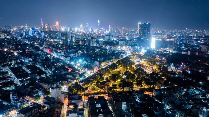 Công viên số 1 Lý Thái Tổ tạo ra một “khoảng lặng xanh” giữa trung tâm siêu đô thị Thành phố Hồ Chí Minh.