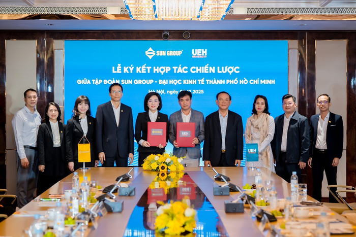 Lễ ký kết hợp tác chiến lược giữa Sun Group và UEH.