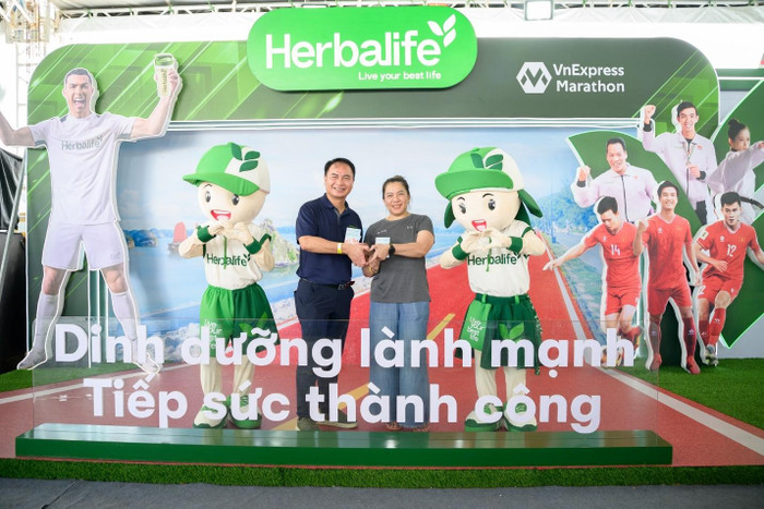 Herbalife khuyến khích lối sống lành mạnh trong cộng đồng tại sự kiện. Herbalife khuyến khích lối sống lành mạnh trong cộng đồng tại sự kiện.