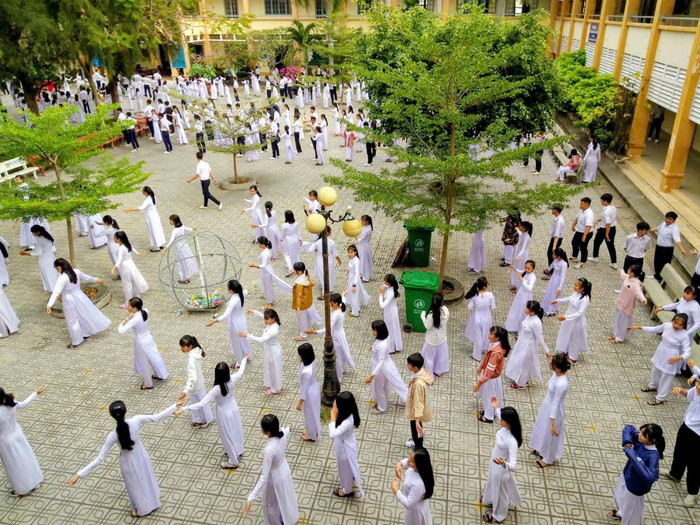 Ảnh minh họa do tác giả cung cấp. tap-the-duc-giua-gio.jpg