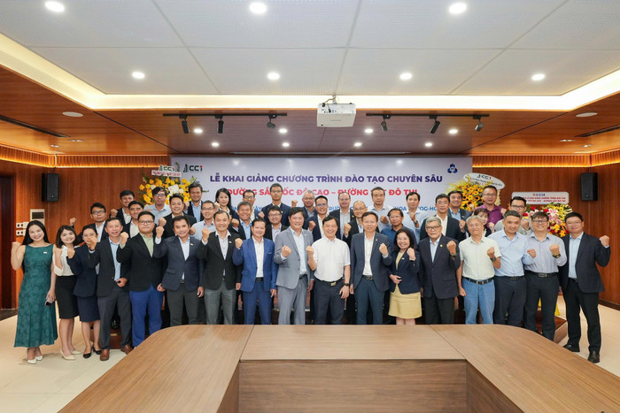 Các đại biểu tham chụp hình lưu niệm. z6957244461720-1c19ebf4c78f57713a734526d3dcdf40.jpg