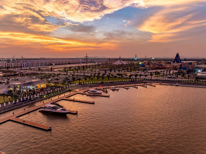 Bến du thuyền cao cấp là đại diện cho hệ thống đường thủy của Vinhomes Royal Island. a2-1.jpg