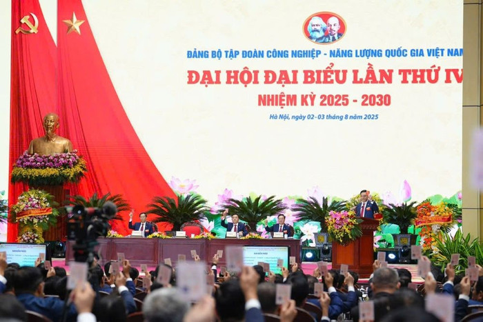 Đảng bộ Petrovietnam đồng lòng, quyết tâm cao thực hiện các mục tiêu trong Nghị quyết Đại hội Đảng bộ Tập đoàn lần thứ IV. anh7pvn.jpg