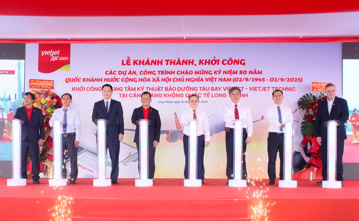 Lãnh đạo Cục Hàng không Việt Nam, tỉnh Đồng Nai và Vietjet thực hiện nghi thức khởi công dự án hangar số 3 và số 4 của Vietjet tại Cảng hàng không quốc tế Long Thành. a3-69.jpg