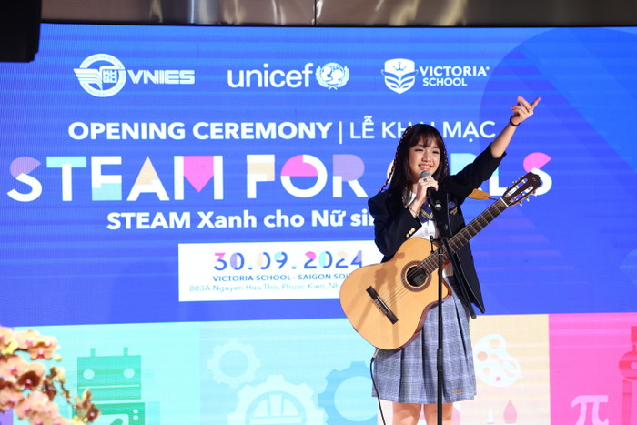 Izara Thiên Nga - Học sinh tài năng biểu diễn tại các hoạt động, sự kiện của trường. 8-5.jpg