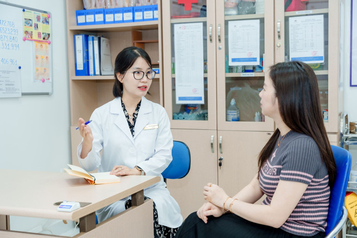 Đội ngũ chuyên gia, bác sĩ Vinmec tư vấn 1-1 tại trường hoặc trực tuyến. anh-3.jpg