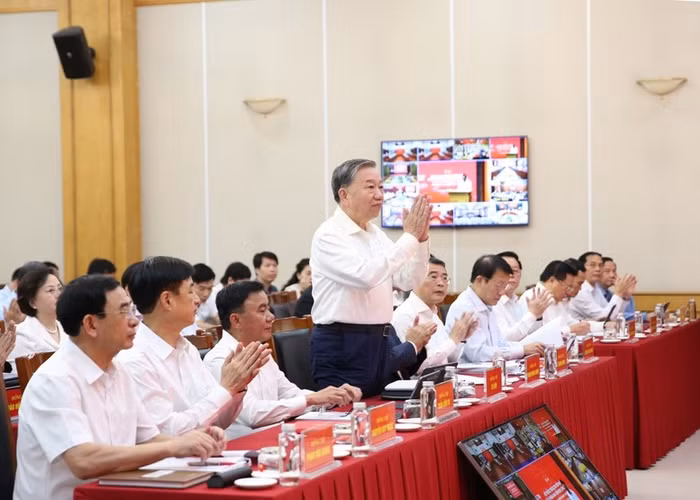 Tổng Bí thư Tô Lâm đánh giá cao cơ quan thường trực, Ban Chỉ đạo đã rất tích cực, tham mưu, ban hành các kế hoạch triển khai Nghị quyết 57-NQ/TW. Ảnh: VGP/Nguyễn Hoàng
