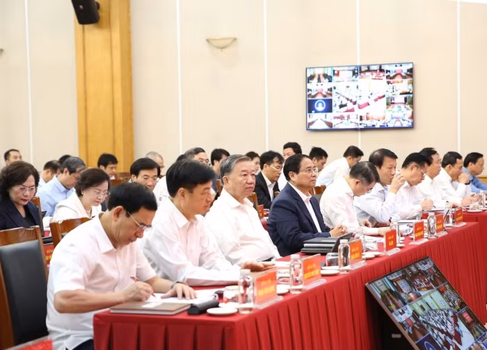 Tổng Bí thư Tô Lâm, Thủ tướng Chính phủ Phạm Minh Chính cùng các đồng chí lãnh đạo Đảng và Nhà nước tham dự Hội nghị. Ảnh: VGP/Nguyễn Hoàng