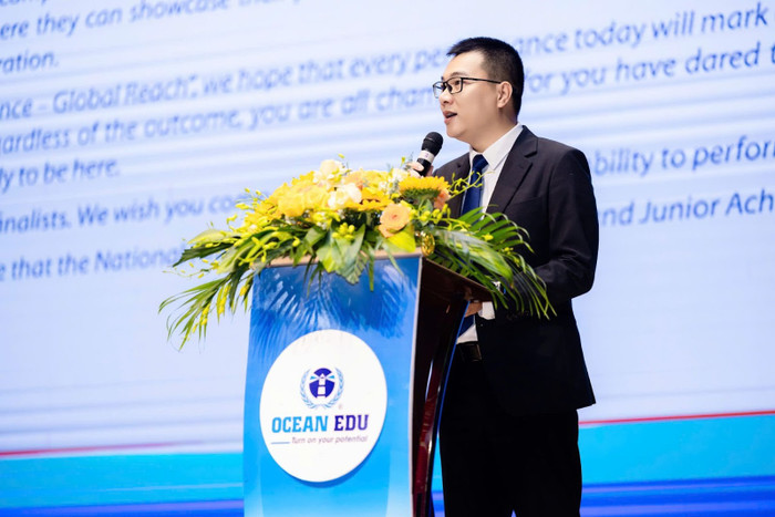 Ông Phạm Minh Tiên - Phó Tổng Giám đốc Ocean Edu phát biểu khai mạc Lễ chung kết cuộc thi. Ông Phạm Minh Tiên - Phó Tổng Giám đốc Ocean Edu phát biểu khai mạc Lễ chung kết cuộc thi.