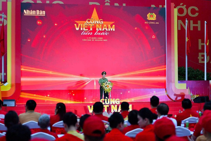Thượng tướng Trần Quốc Tỏ, Thứ trưởng Bộ Công an phát biểu tại chương trình. Thượng tướng Trần Quốc Tỏ, Thứ trưởng Bộ Công an phát biểu tại chương trình.