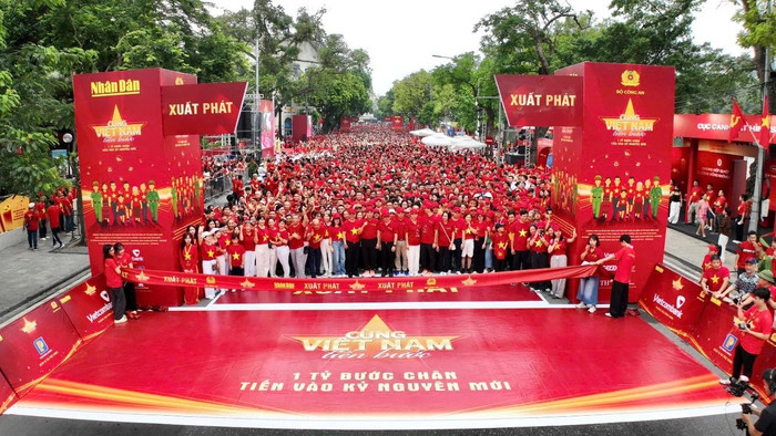 Toàn cảnh sự kiện “Cùng Việt Nam tiến bước” sáng ngày 16/8 tại Hà Nội. Toàn cảnh sự kiện “Cùng Việt Nam tiến bước” sáng ngày 16/8 tại Hà Nội.