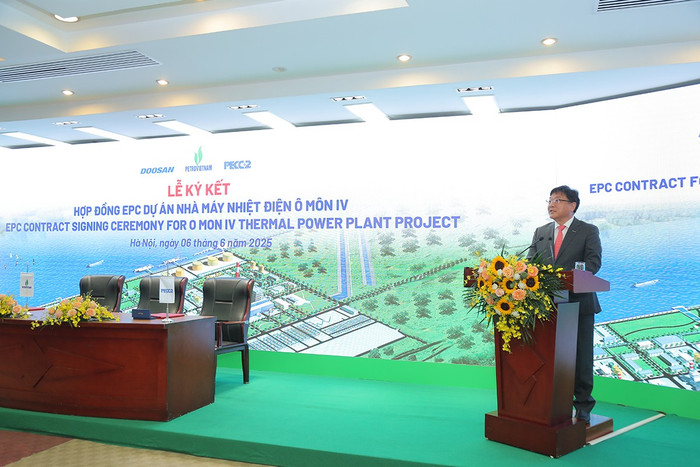 Ông Lee Hyeonho, Tổng Giám đốc khối kinh doanh EPC của Công ty Doosan, đại diện Liên danh nhà thầu phát biểu tại Lễ ký. anh-3.jpg