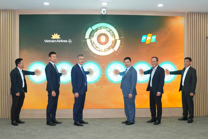 Hai bên thực hiện nghi thức Khởi động dự án website thương mại điện tử cho Vietnam Airlines. 6-hai-ben-thuc-hien-nghi-thuc-khoi-dong-du-an-website-thuong-mai-dien-tu-cho-vietnam-airlines.jpg