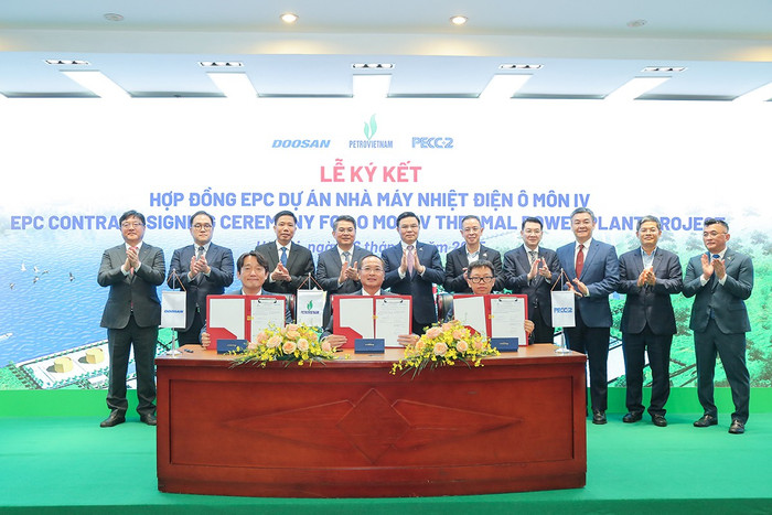 Đại diện Ban Quản lý dự án Chuyên ngành điện và Liên danh Tổng thầu Doosan và PECC2 ký kết hợp đồng EPC. anh-1.jpg