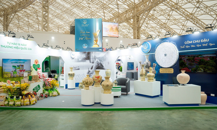 Không gian trưng bày của Công ty Cổ phần Gốm Chu Đậu. 03-khong-gian-trung-bay-cua-cong-ty-co-phan-gom-chu-dau.jpg