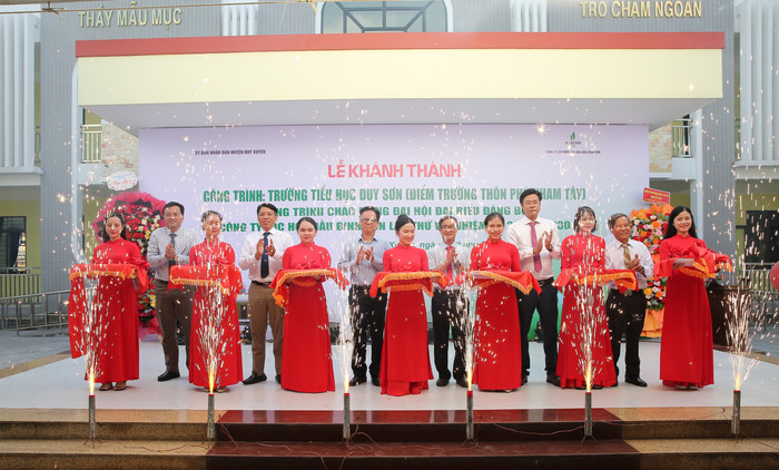 Lãnh đạo huyện Duy Xuyên và BSR cắt băng khánh thành Trường Tiểu học Duy Sơn (Điểm trường Phú Nham Tây) Lãnh đạo huyện Duy Xuyên và BSR cắt băng khánh thành Trường Tiểu học Duy Sơn (Điểm trường Phú Nham Tây)
