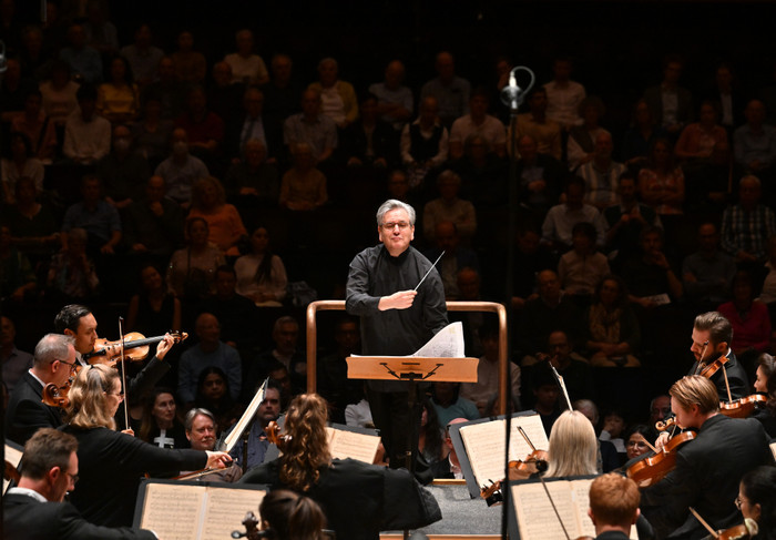 Dàn nhạc giao hưởng London Symphony Orchestra và nhạc trưởng Sir Antonio Pappano hứa hẹn mang đến những khoảnh khắc thăng hoa tại Nhà hát Hồ Gươm. anh-2-dan-nhac-giao-huong-london-symphony-orchestra-va-nhac-truong-sir-antonio-pappano-hua-hen-mang-den-nhung-khoanh-khac-thang-hoa-tai-nha-hat-ho-guom.jpg