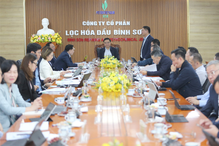 Chủ tịch Hội đồng quản trị BSR Bùi Ngọc Dương báo cáo tại buổi làm việc.