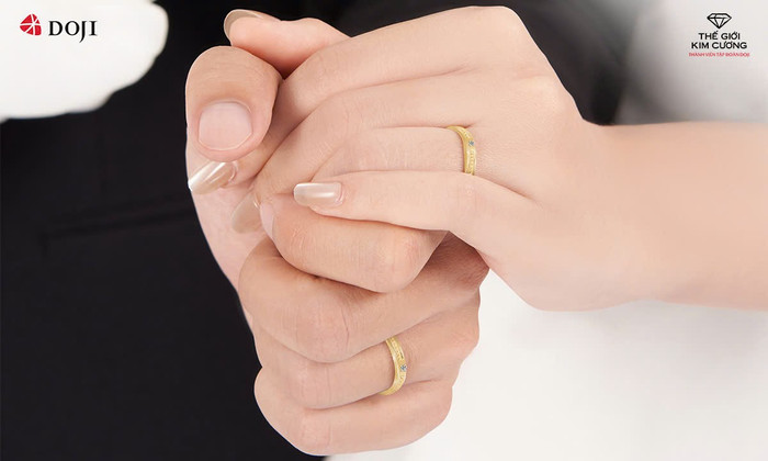 Thiết kế nhẫn kim cương hiện đại như được “đo ni đóng giày” để phù hợp với gu thẩm mỹ của từng cặp đôi. 2-73.jpg