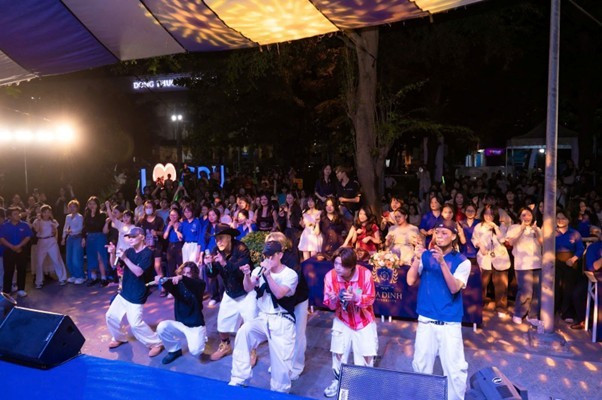 Sinh viên GDU vỡ òa cảm xúc với sự trở lại của Psychic Fever. picture5.jpg