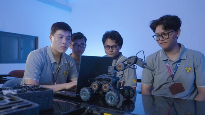 Sinh viên HUFLIT ứng dụng công nghệ trong học tập và nghiên cứu. Sinh viên HUFLIT ứng dụng công nghệ trong học tập và nghiên cứu.
