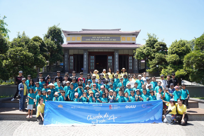 Đại diện Ban tổ chức và các em tham gia chương trình “Chuyến đi mơ ước 2025" chụp ảnh lưu niệm tại Bảo tàng Hồ Chí Minh. dai-dien-ban-to-chuc-va-cac-em-tham-gia-chuong-trinh-chuyen-di-mo-uoc-2025-chup-anh-luu-niem-tai-bao-tang-ho-chi-minh.jpg