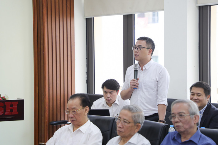 Tiến sĩ Phan Văn Kiền - Viện trưởng Viện Đào tạo Báo chí và truyền thông, Trường Đại học Khoa học Xã hội và Nhân văn phát biểu. Tiến sĩ Phan Văn Kiền - Viện trưởng Viện Đào tạo Báo chí và truyền thông, Trường Đại học Khoa học Xã hội và Nhân văn phát biểu.
